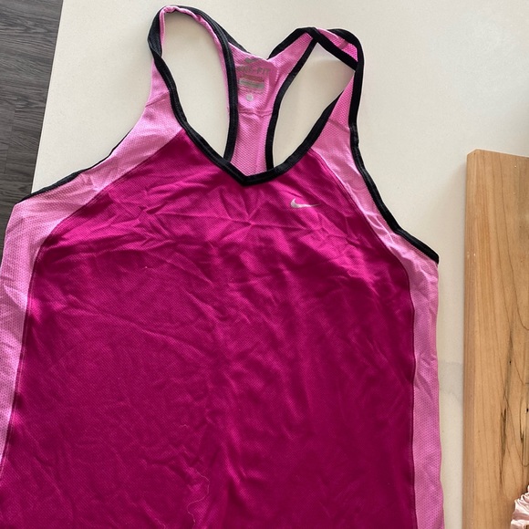 Medium pink Nike running tank - Picture 1 of 3